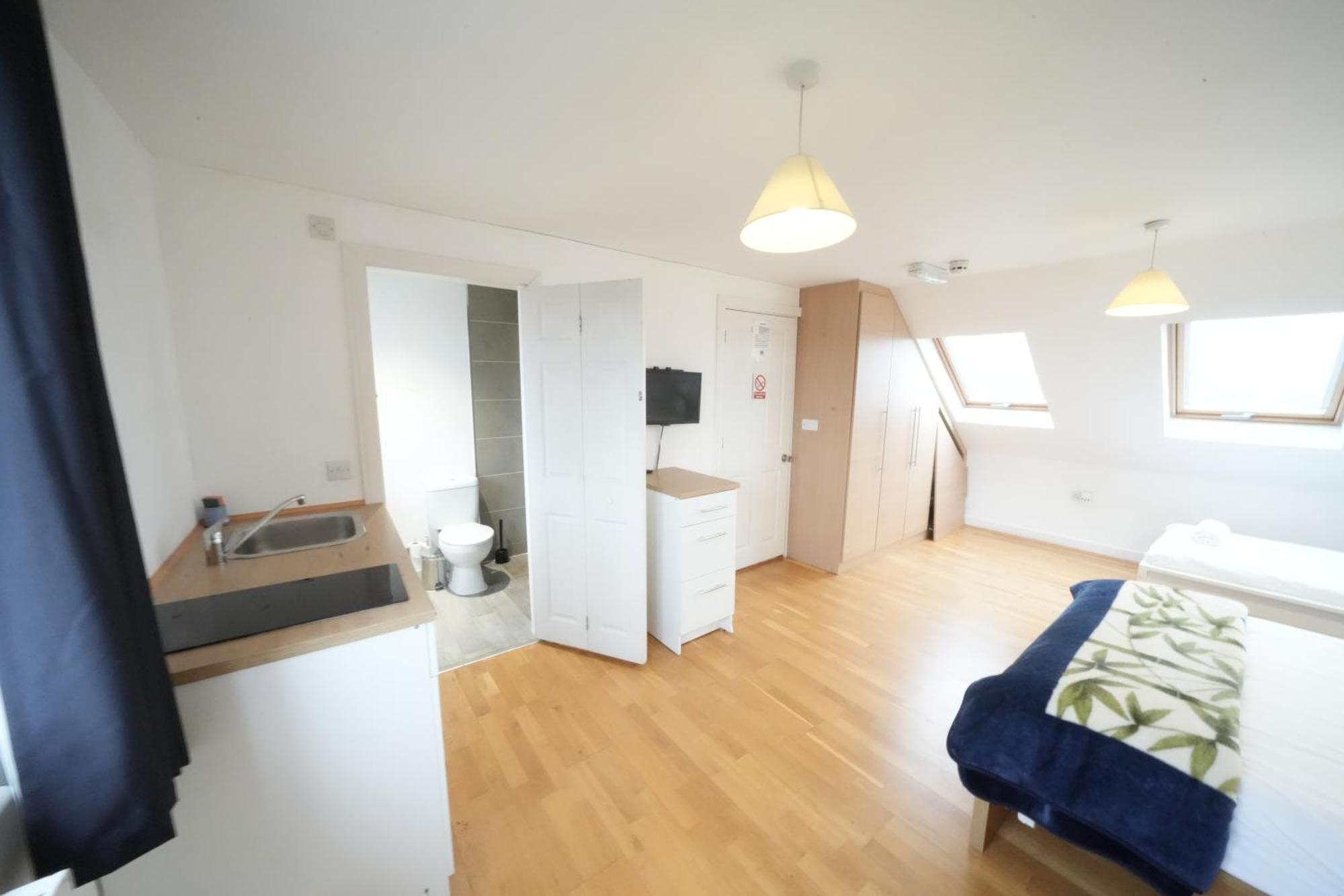 Séjour chez l'habitant The Great Airport Place-private Bedrooms With Private Bathroom-1 Bus To Heathrow Airport-5 Minutes By Car- Helpful Advice From Our Team