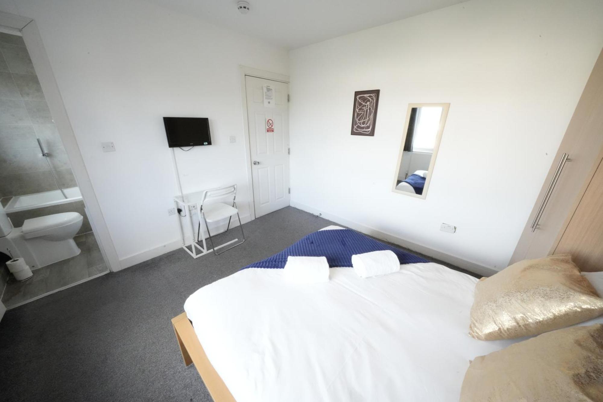 Séjour chez l'habitant The Great Airport Place-private Bedrooms With Private Bathroom-1 Bus To Heathrow Airport-5 Minutes By Car- Helpful Advice From Our Team Harmondsworth