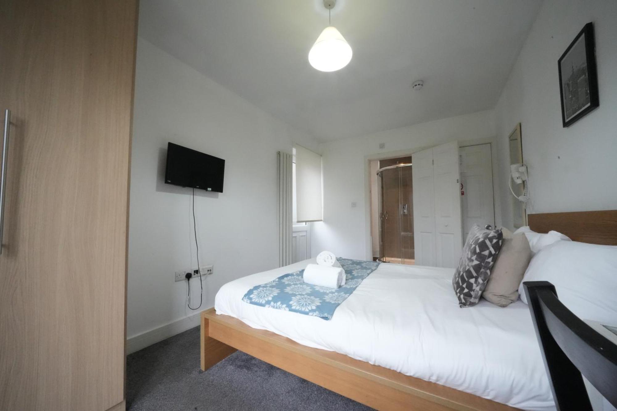 Séjour chez l'habitant The Great Airport Place-private Bedrooms With Private Bathroom-1 Bus To Heathrow Airport-5 Minutes By Car- Helpful Advice From Our Team